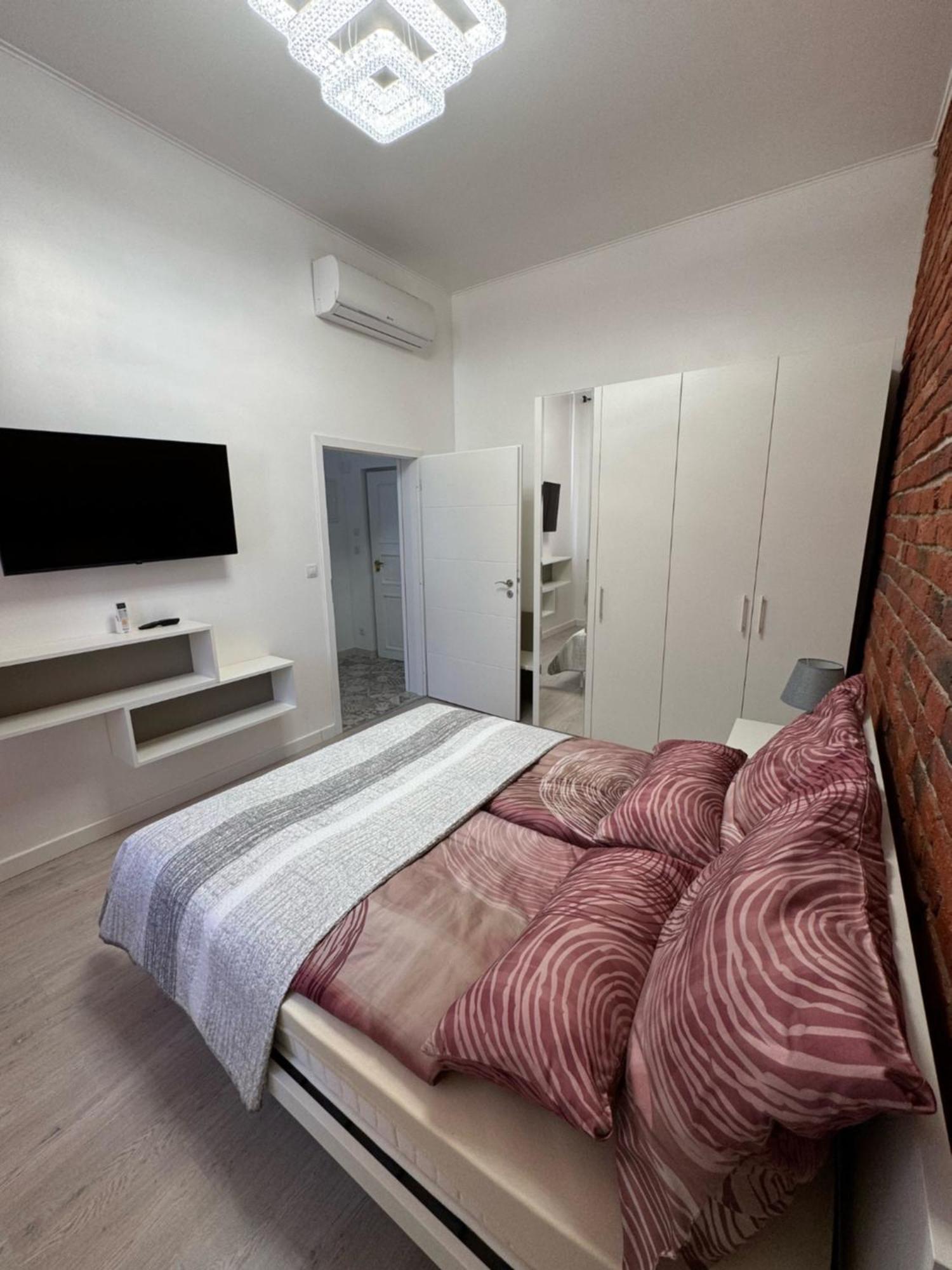Arbes 14 - Mirror Of Apartment